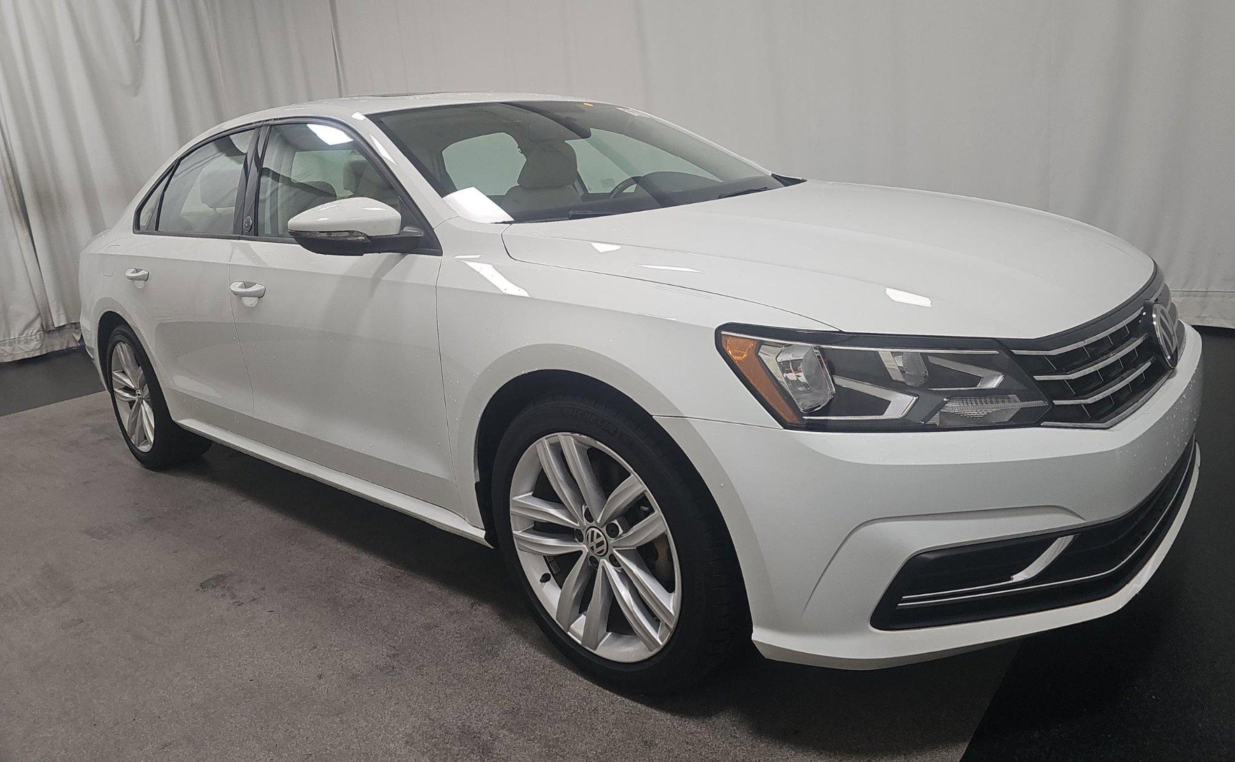 Used 2019 Volkswagen Passat 2.0T Wolfsburg w/ Wheels & Sunroof Package image 3