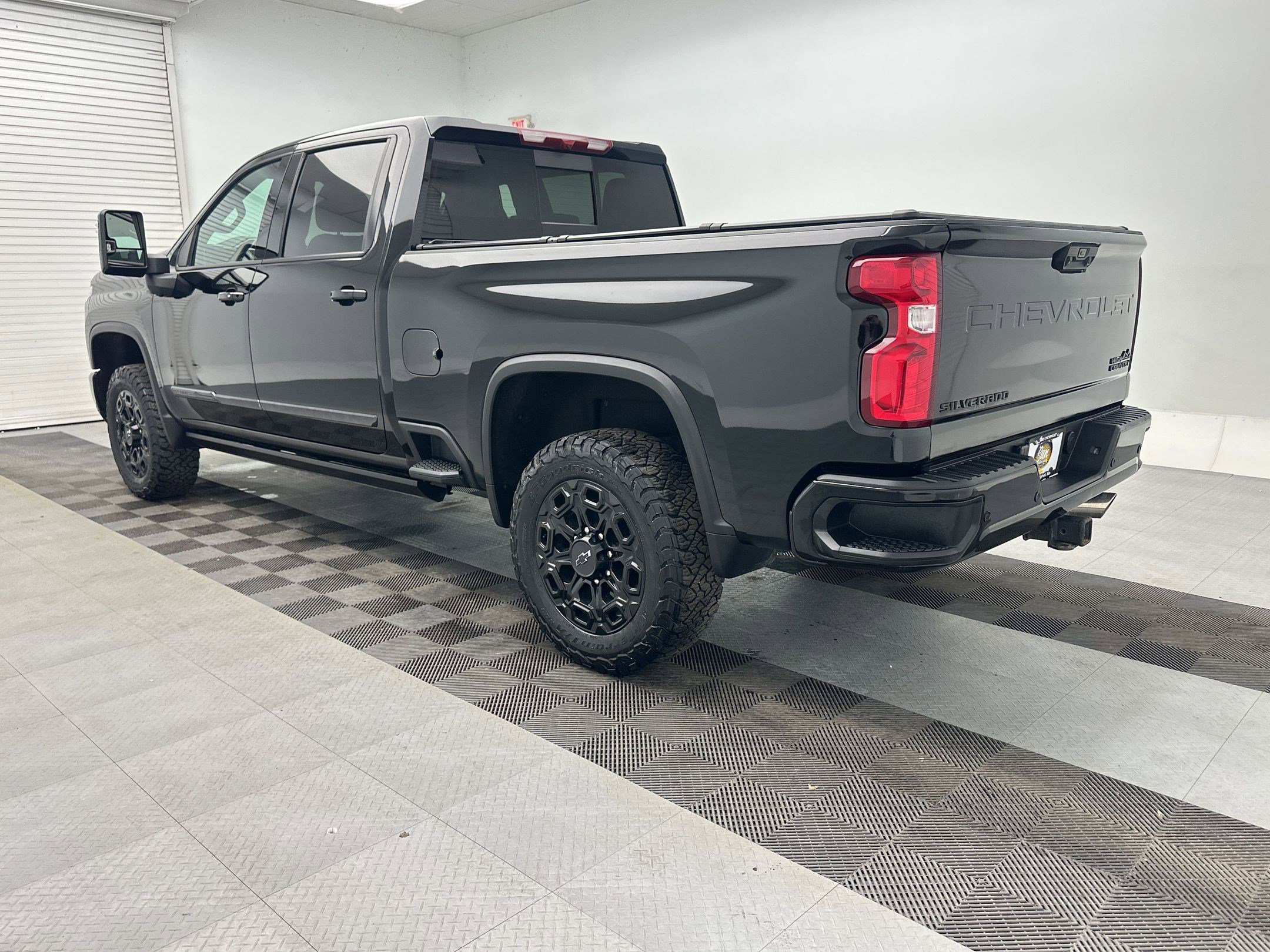 Certified 2024 Chevrolet Silverado 2500 High Country w/ Midnight Edition image 3