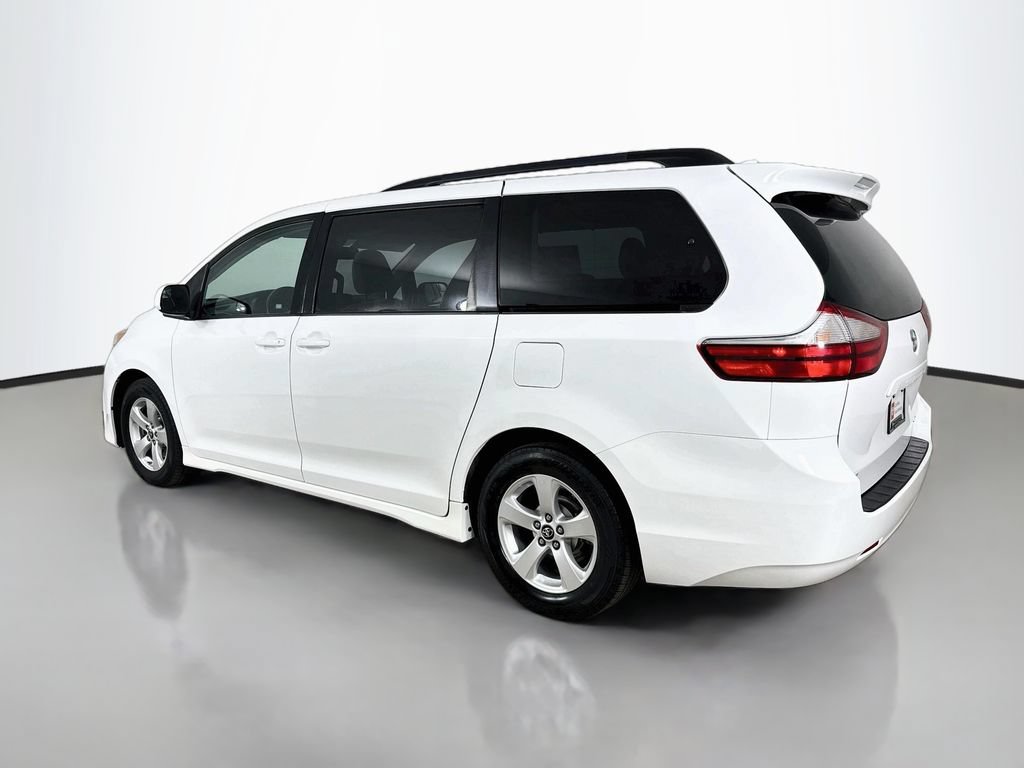 Certified 2018 Toyota Sienna LE FWD image 6