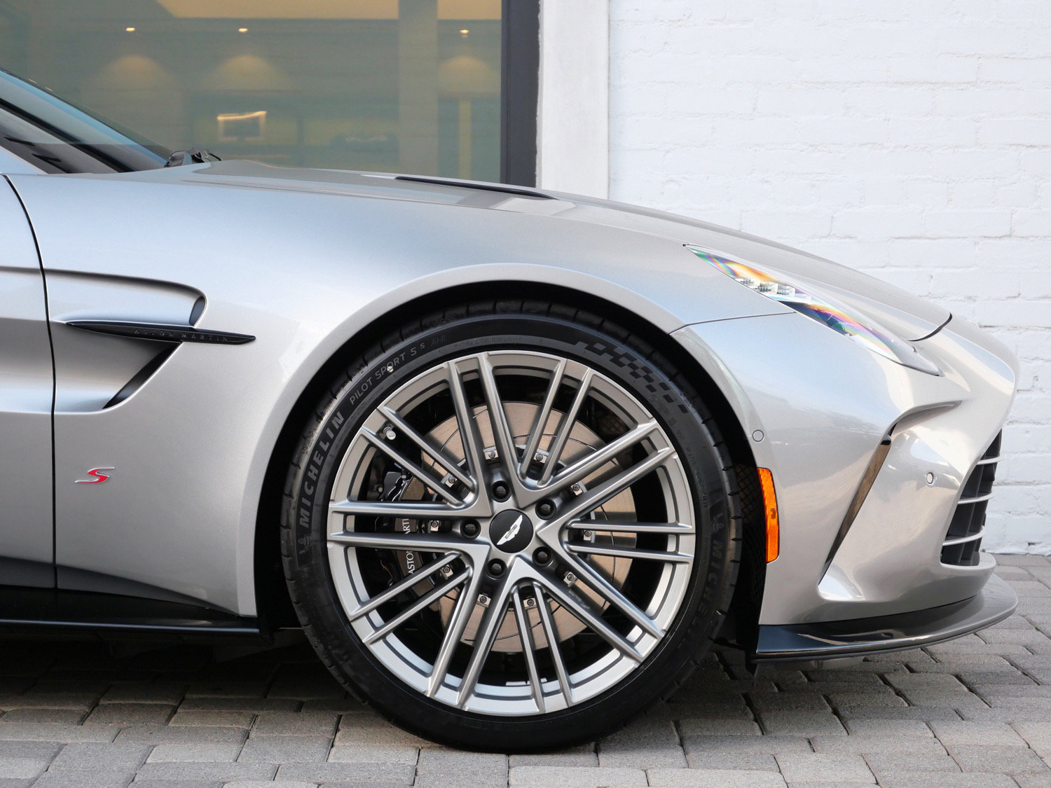 New 2026 Aston Martin V8 Vantage S RWD image 4