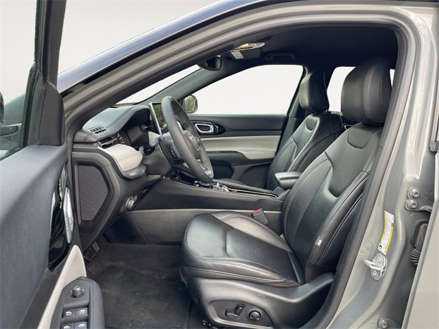 Used 2024 Jeep Compass Limited image 9