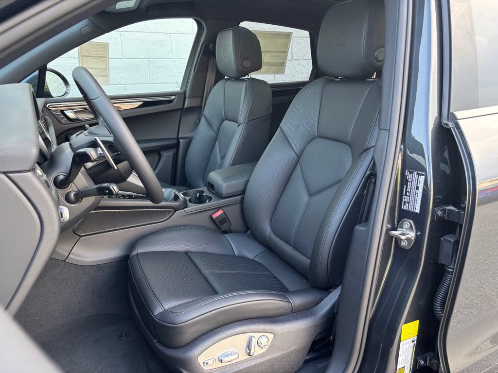New 2026 Porsche Macan AWD/4WD image 5
