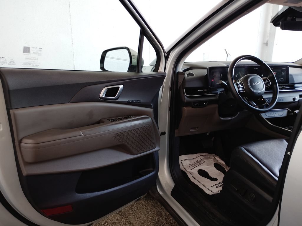 Used 2025 Kia Carnival EX FWD image 21