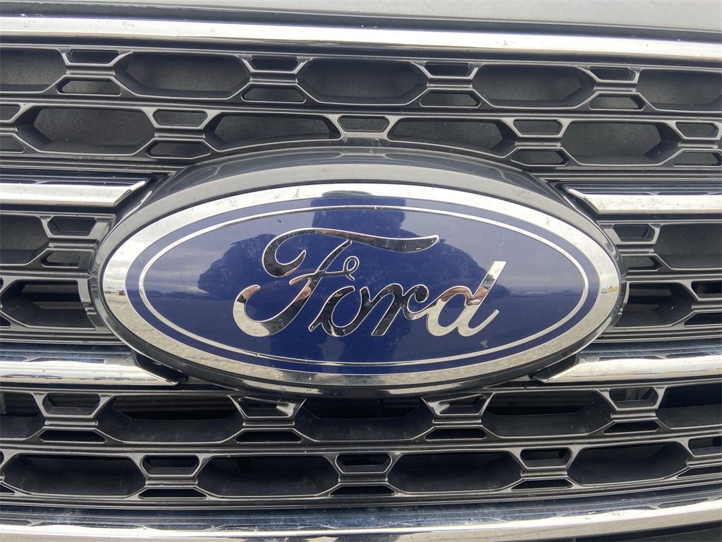 Used 2022 Ford Explorer XLT image 30