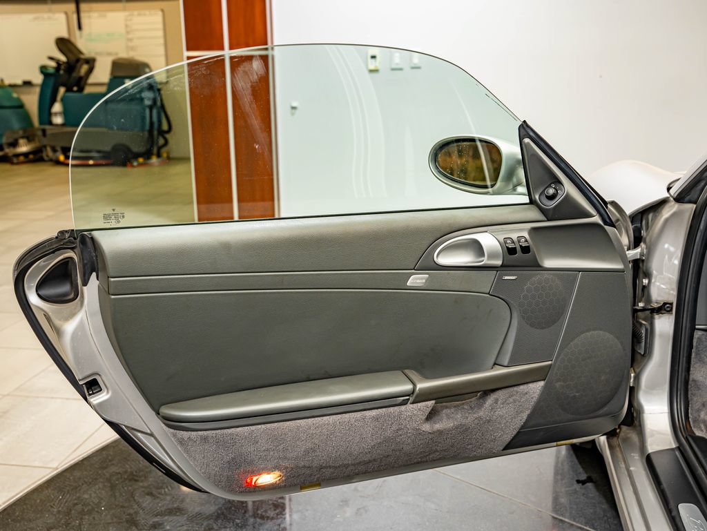 Used 2005 Porsche Boxster RWD image 23