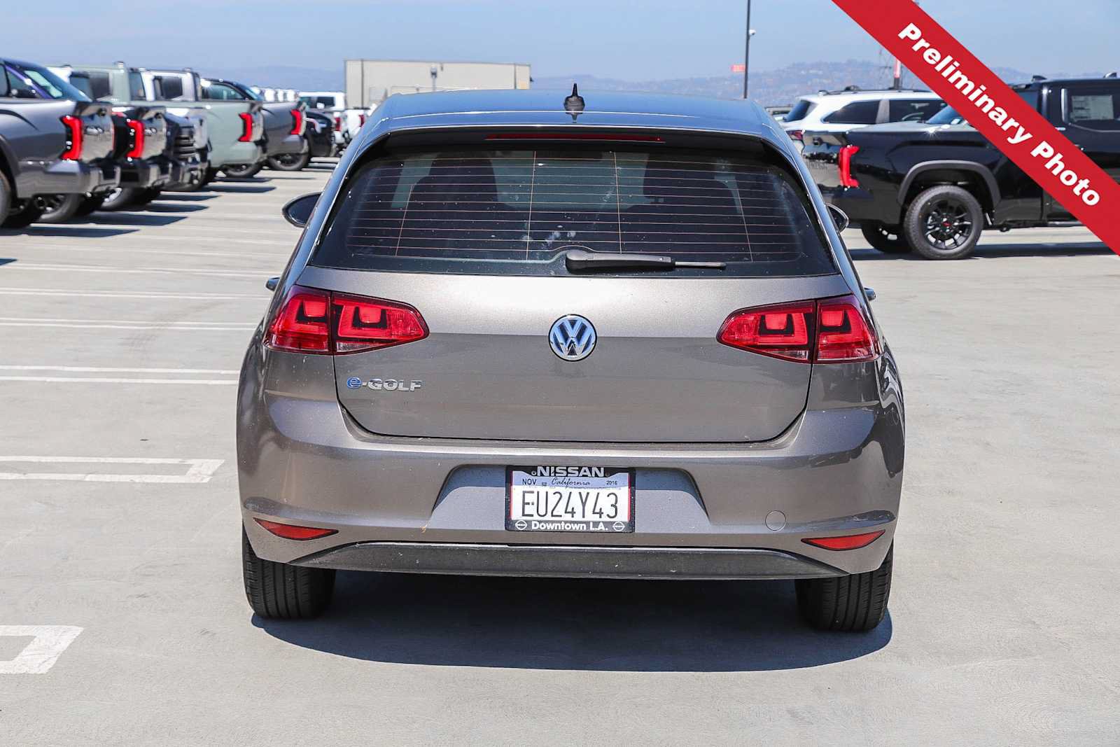 Used 2016 Volkswagen e-Golf SE FWD image 7