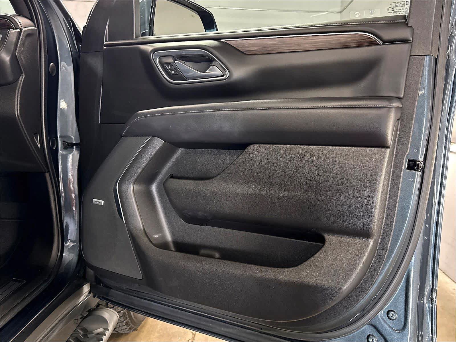 Used 2021 Chevrolet Tahoe Z71 w/ Luxury Package AWD/4WD image 26
