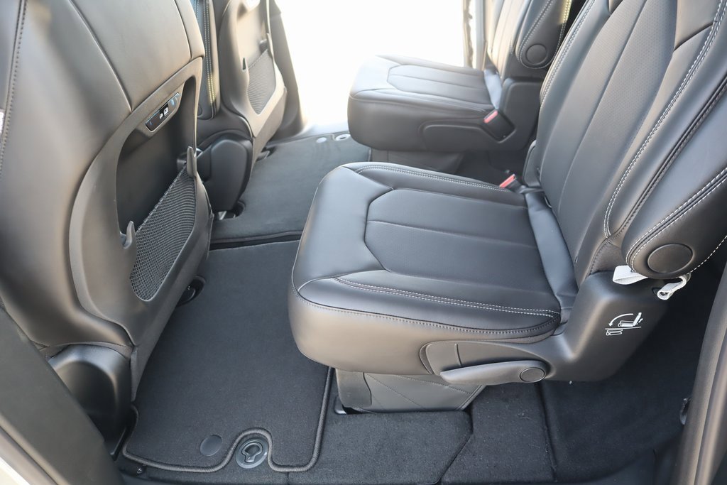New 2026 Chrysler Pacifica Select image 12