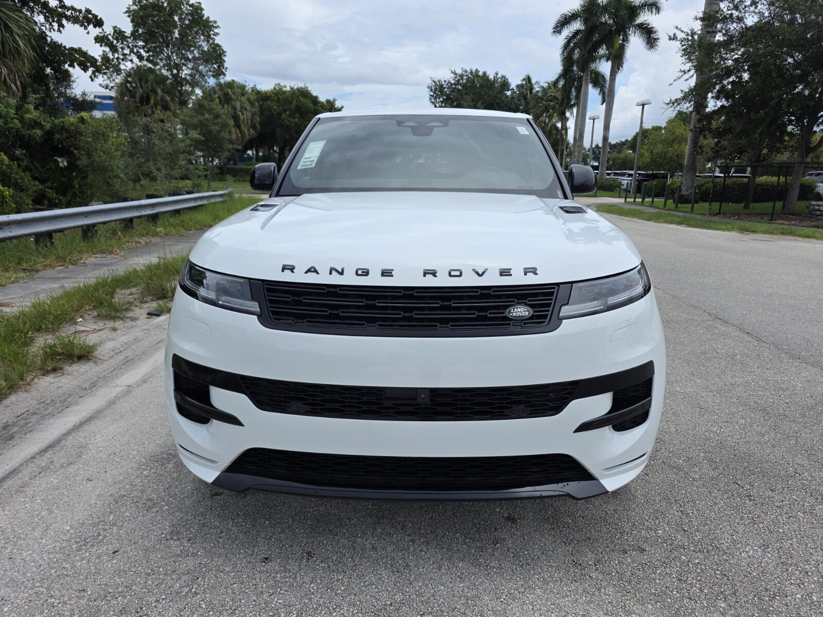 New 2026 Land Rover Range Rover Sport Dynamic SE AWD/4WD image 8