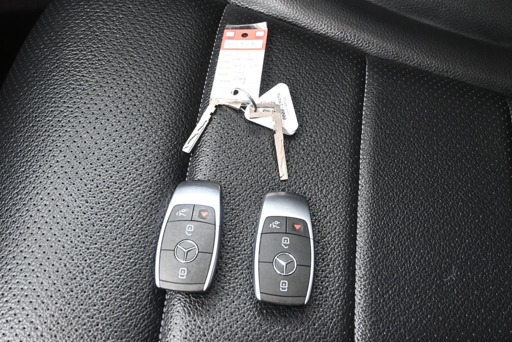 Used 2020 Mercedes-Benz GLC 300 4MATIC image 24
