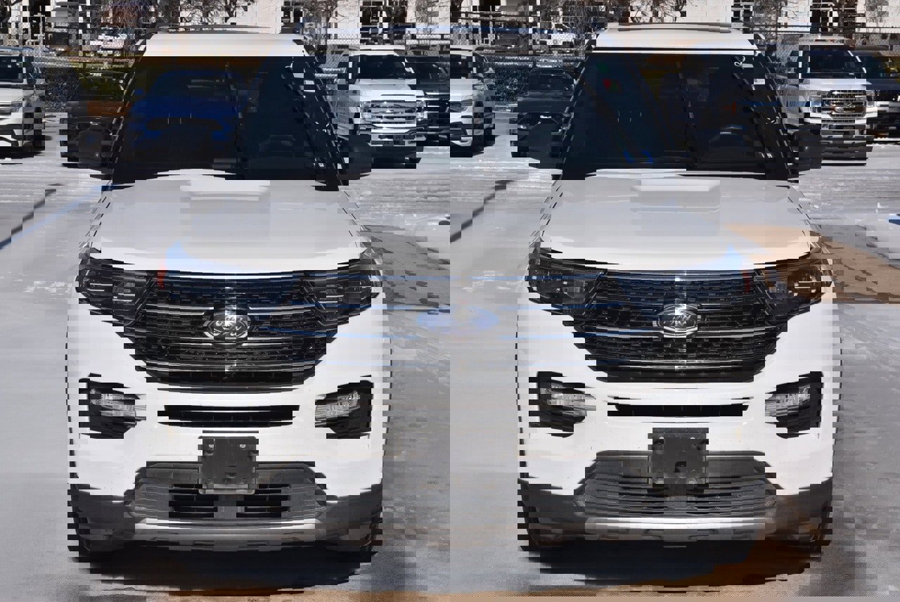 Used 2020 Ford Explorer XLT w/ Equipment Group 202A image 3