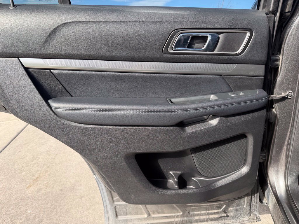 Used 2018 Ford Explorer XLT w/ Equipment Group 202A AWD/4WD image 22