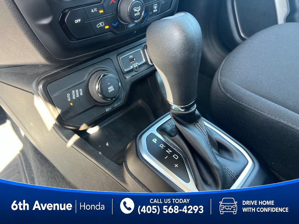 Used 2023 Jeep Renegade Latitude AWD/4WD image 30
