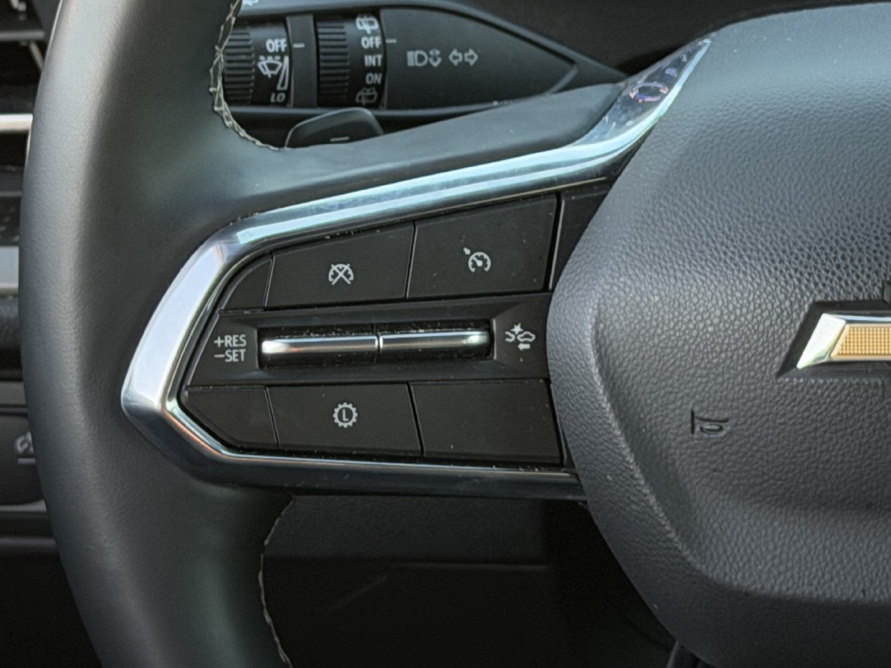 Used 2025 Chevrolet Traverse LT FWD image 13