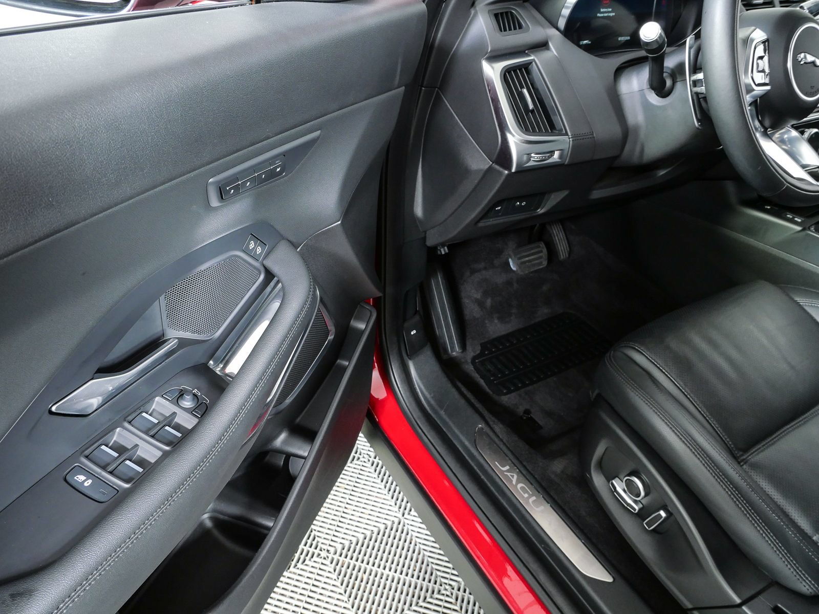 Used 2021 Jaguar E-PACE SE AWD/4WD image 8