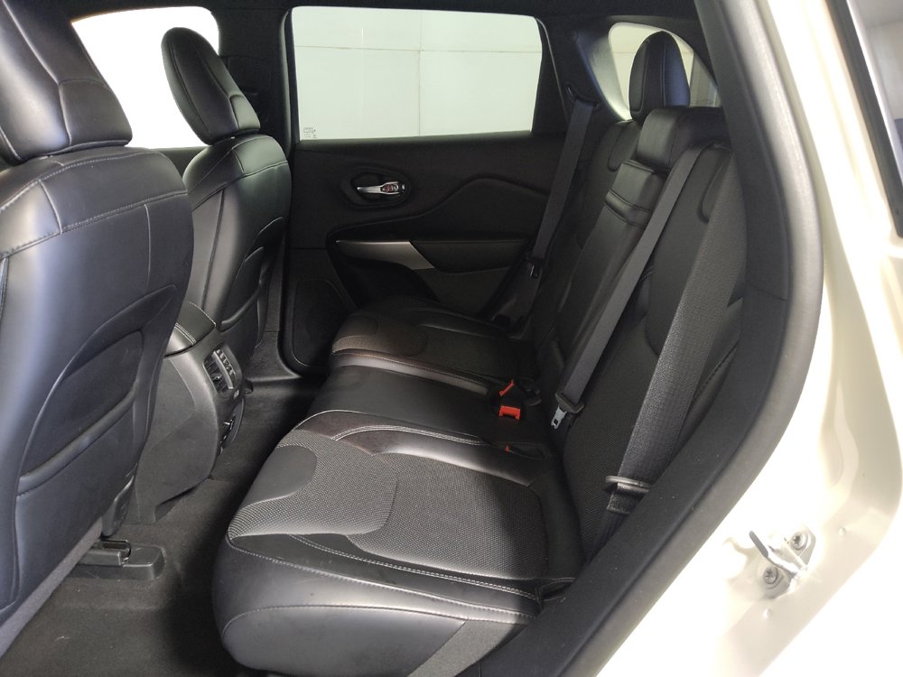 Used 2019 Jeep Cherokee High Altitude AWD/4WD image 18