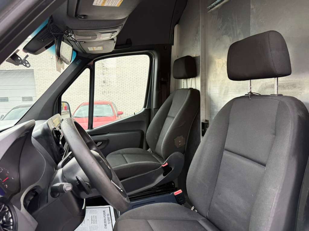 Used 2019 Mercedes-Benz Sprinter 144 image 18