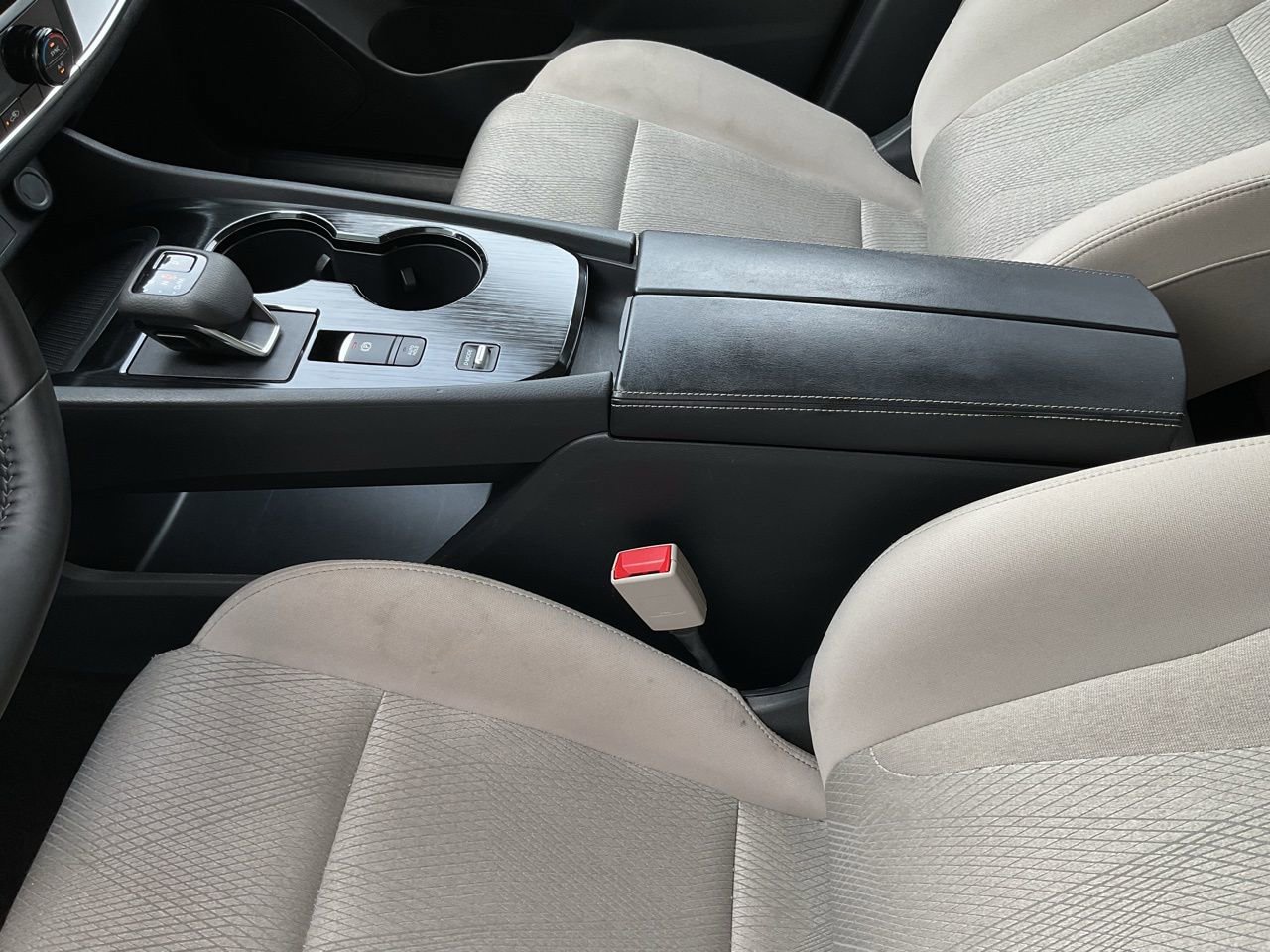 Used 2025 Nissan Rogue SV FWD image 33