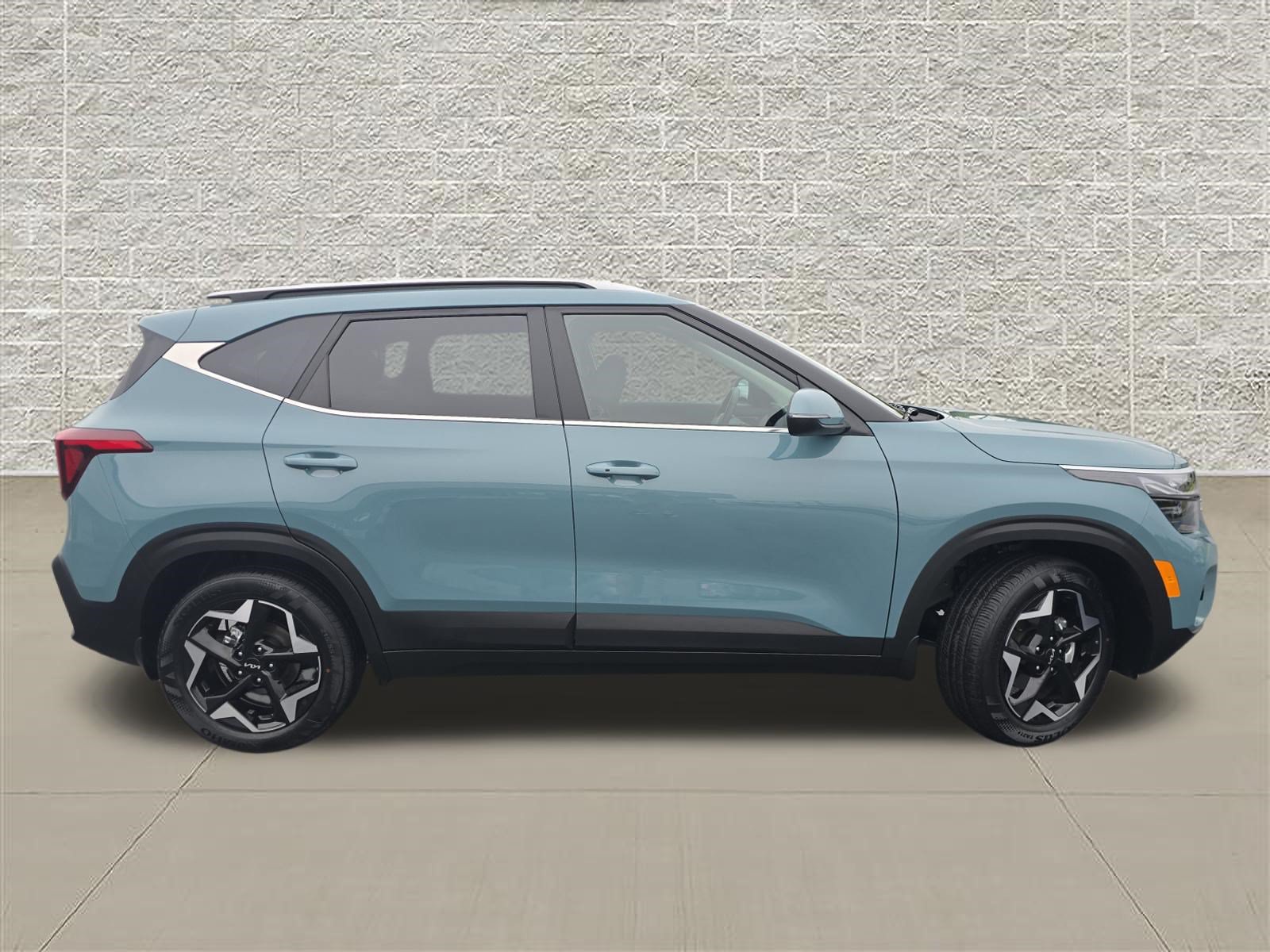 Used 2026 Kia Seltos EX FWD image 8