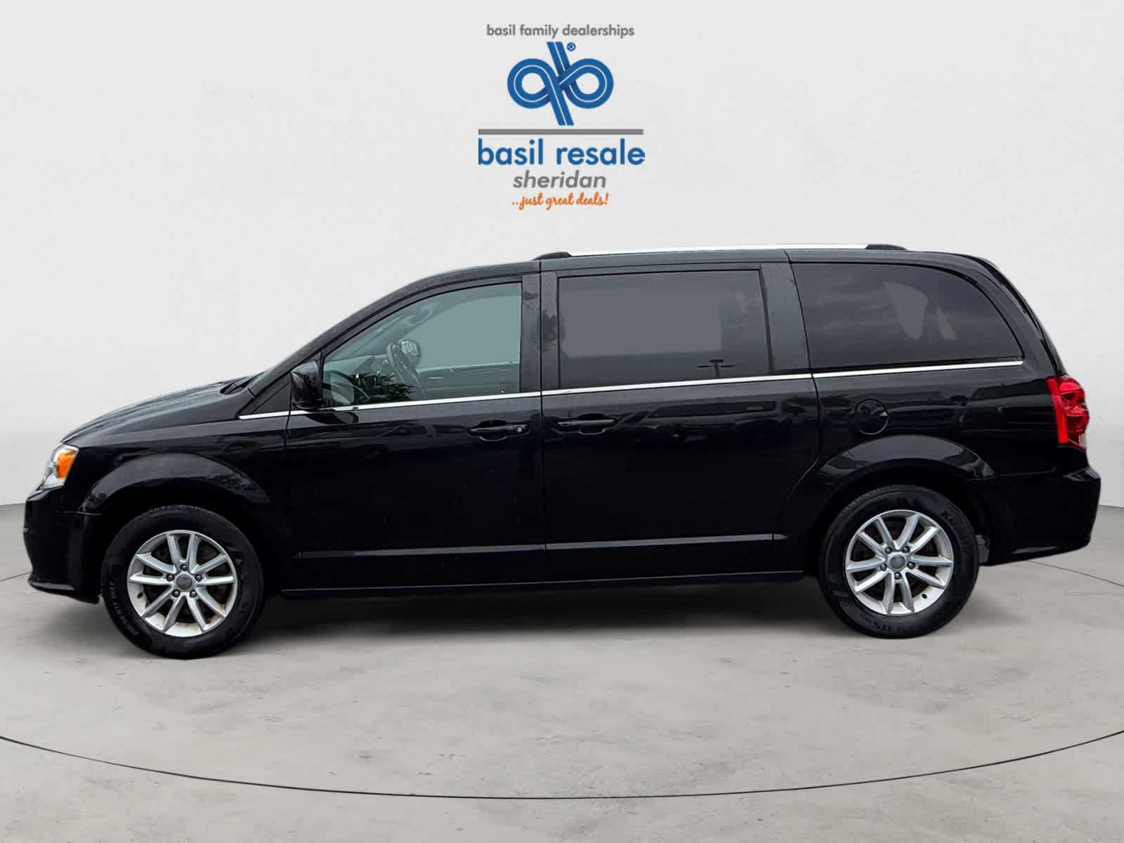 Used 2019 Dodge Grand Caravan SXT FWD image 3