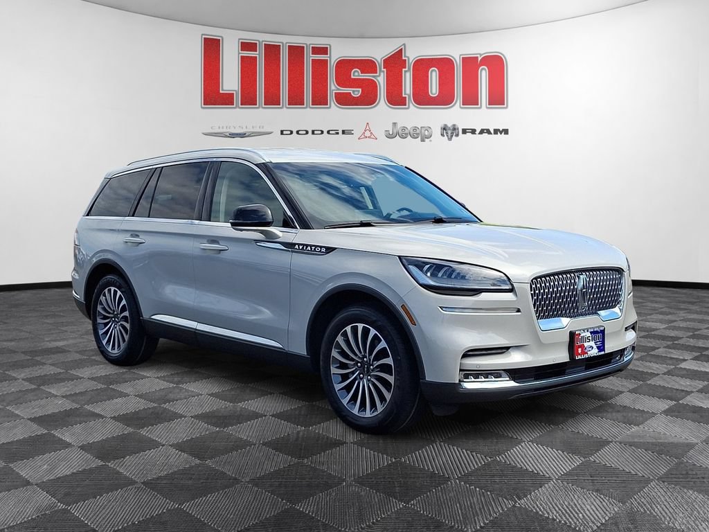 Used 2020 Lincoln Aviator Reserve w/ Elements Package Plus AWD/4WD image 3