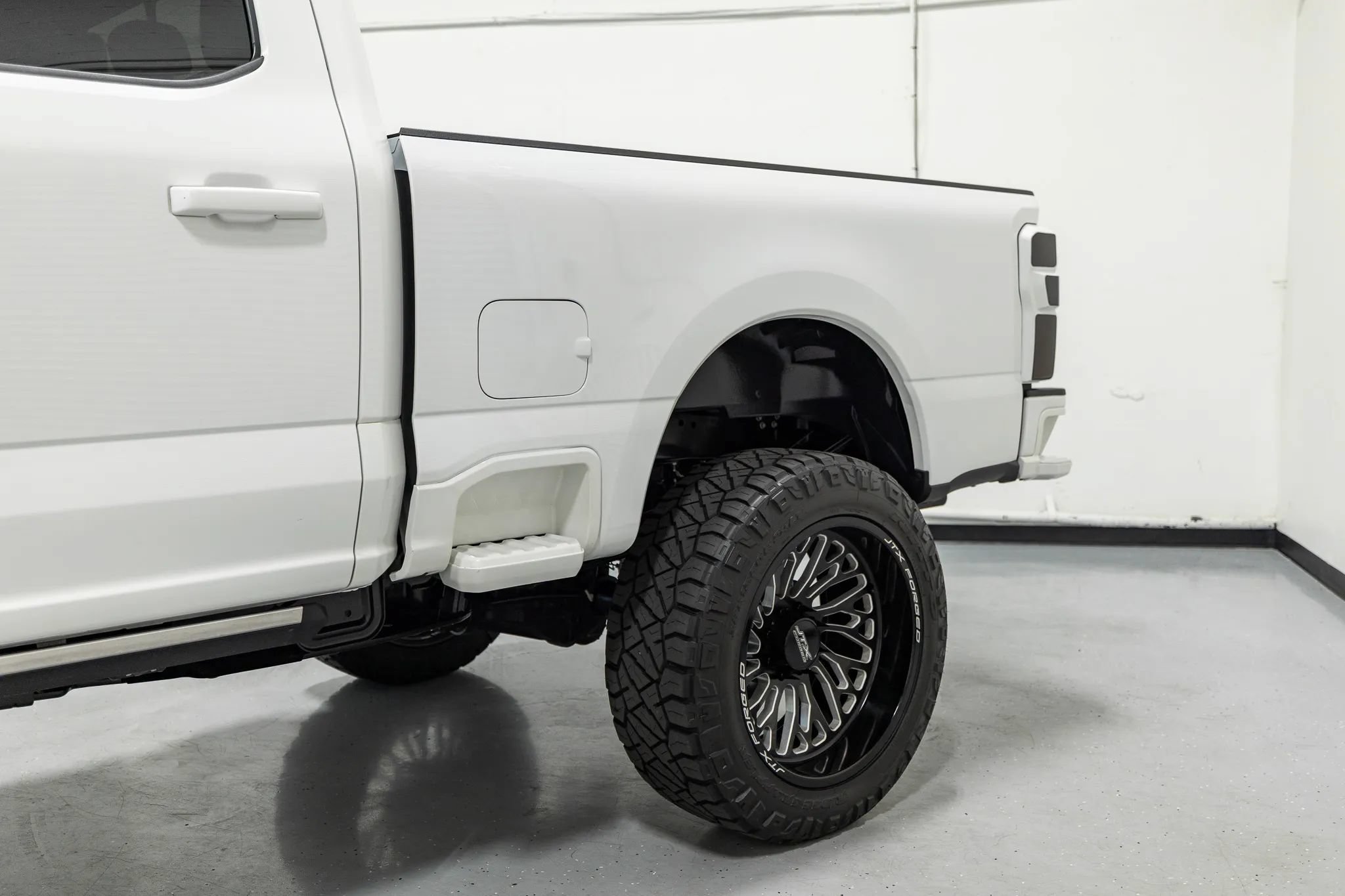 Used 2025 Ford F250 Platinum AWD/4WD image 14