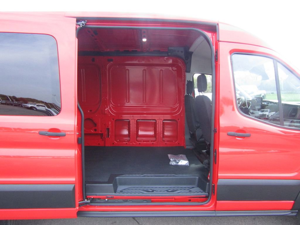 Used 2024 Ford E-Transit 148 Medium Roof image 36