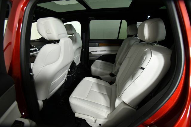 New 2026 Cadillac Vistiq Luxury w/ LPO, Floor Liner Package image 24