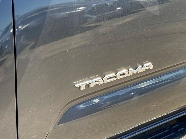 Used 2016 Toyota Tacoma TRD Off-Road AWD/4WD image 27