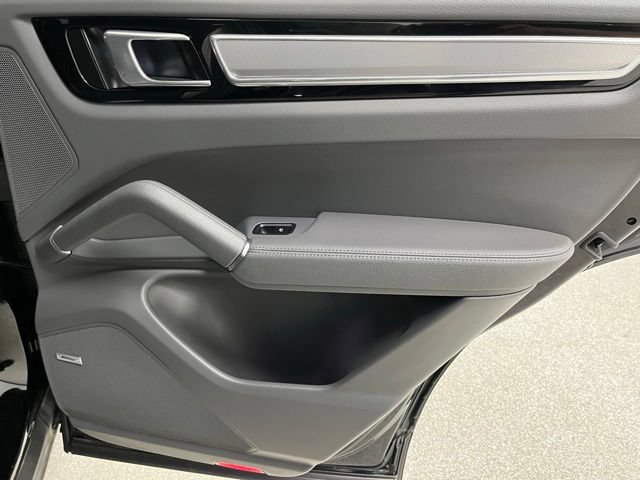 Used 2022 Porsche Cayenne Platinum Edition AWD/4WD image 49