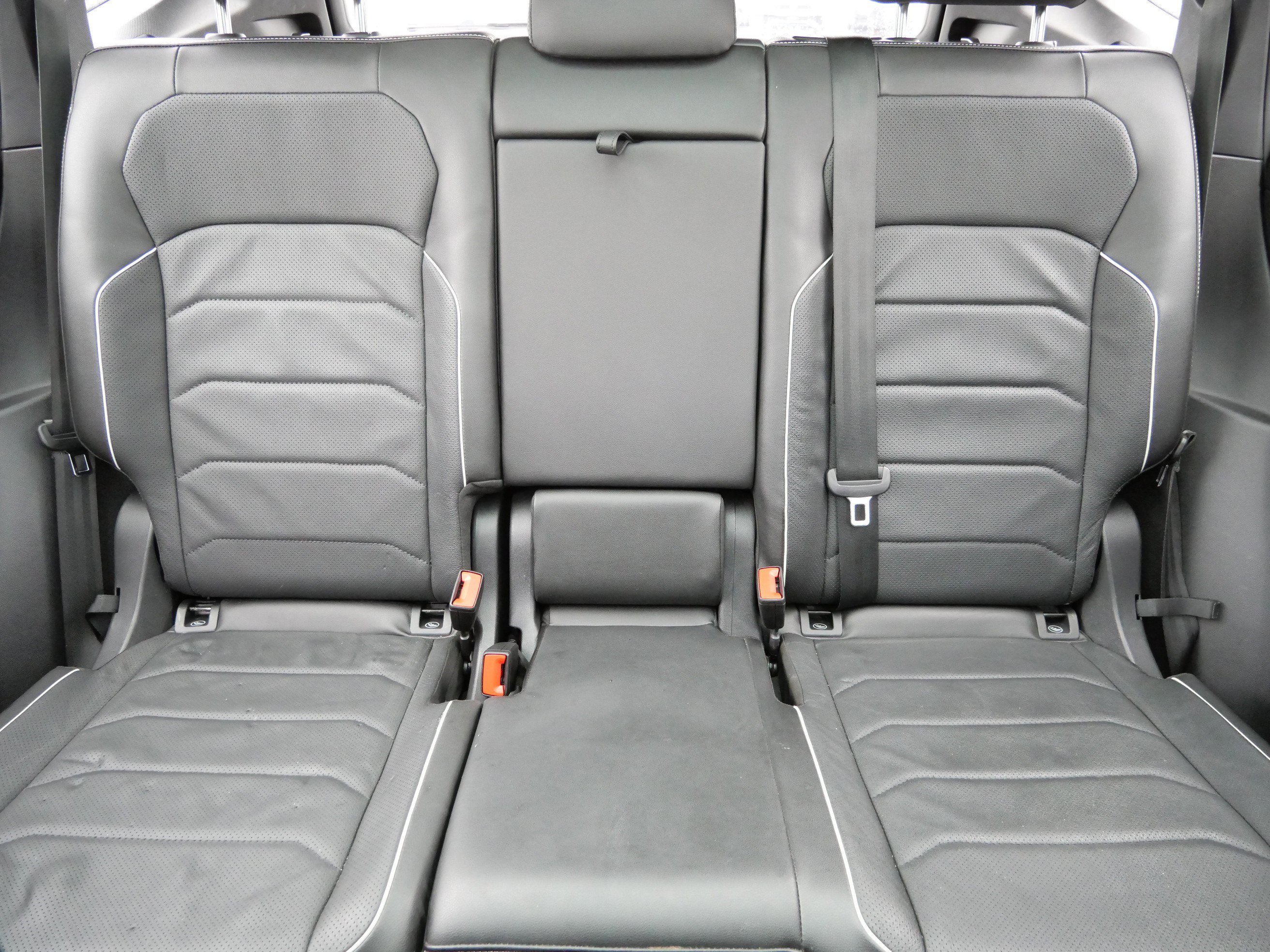 Used 2023 Volkswagen Tiguan SEL R-Line image 13