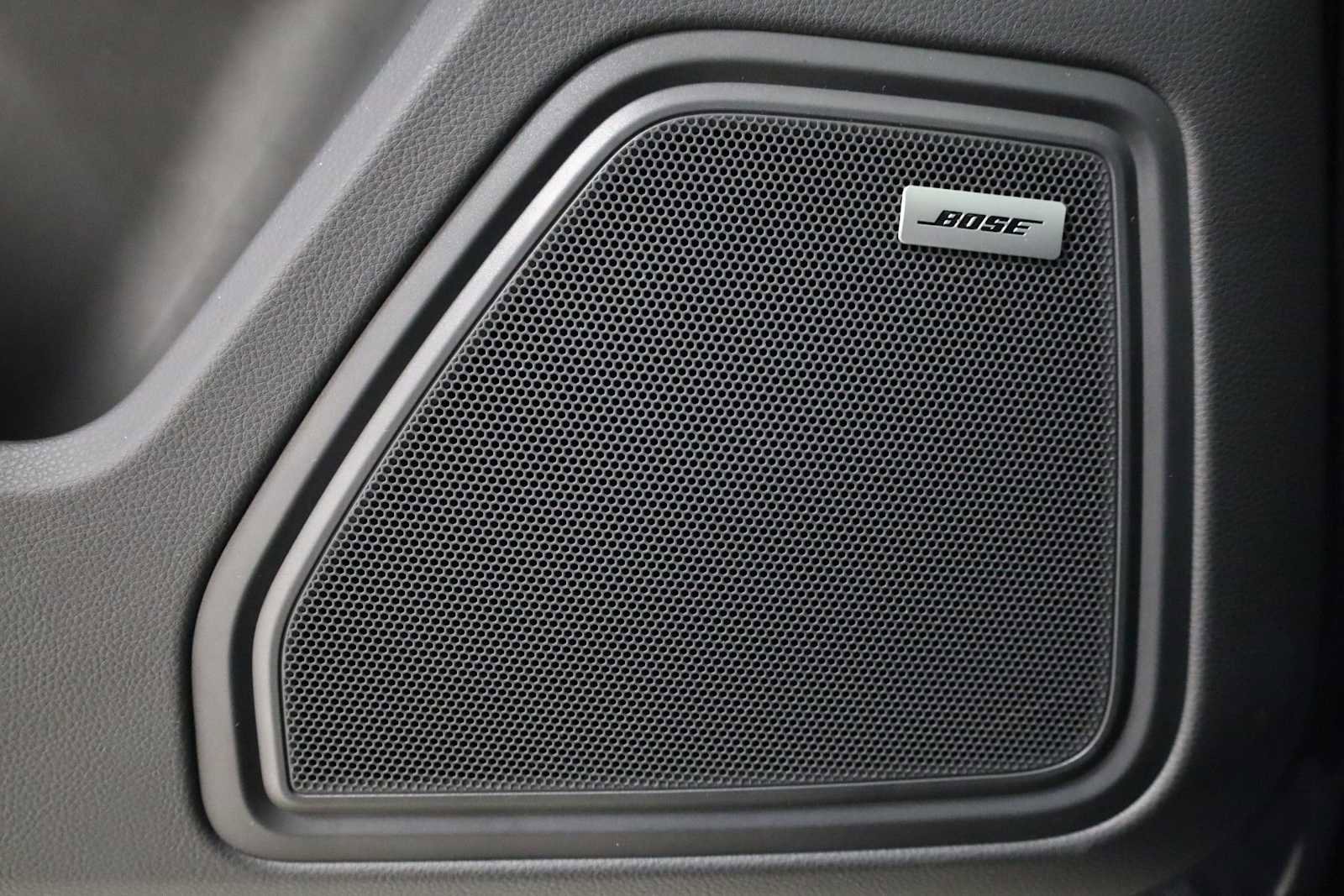 Certified 2024 Porsche Macan AWD/4WD image 17