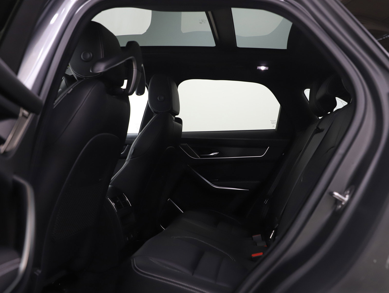 Used 2025 Jaguar F-PACE R-Dynamic S image 18