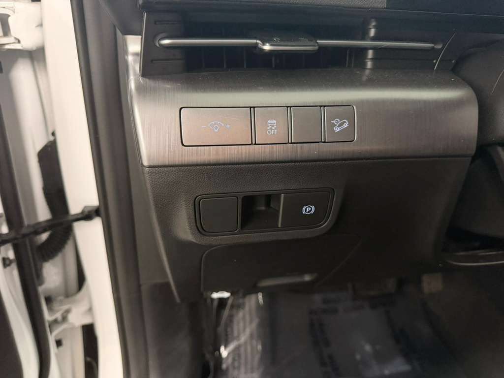 Used 2024 Hyundai Kona SEL FWD image 25