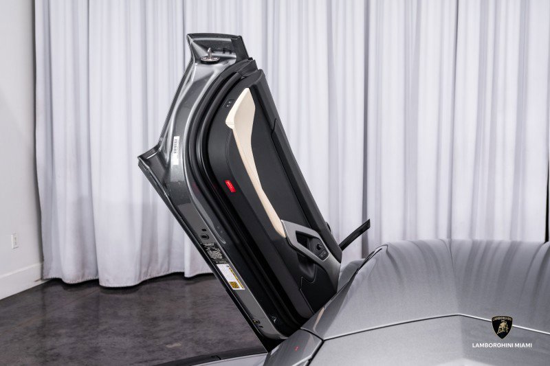 Used 2012 Lamborghini Aventador LP 700-4 image 32