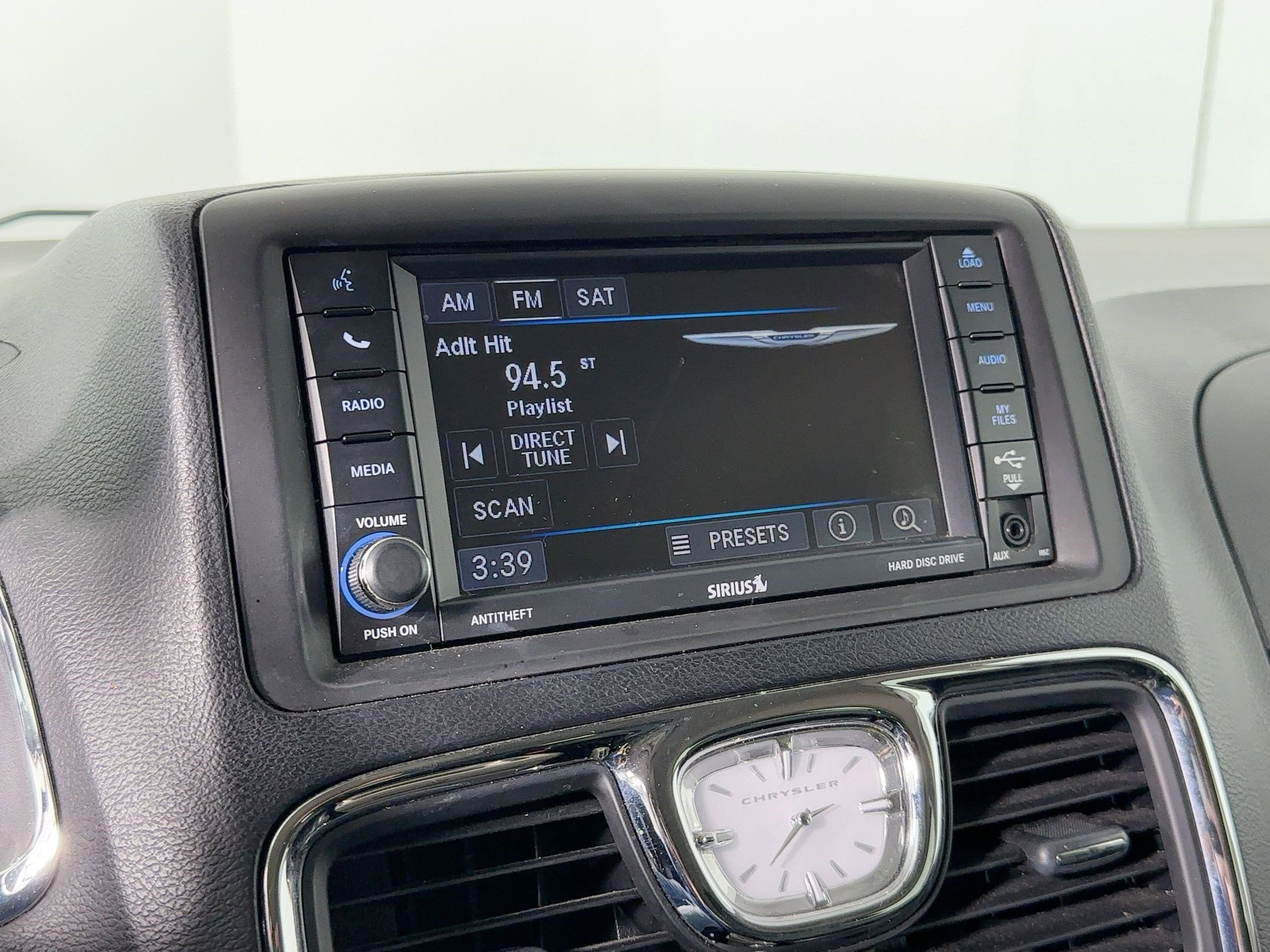 Used 2014 Chrysler Town & Country Touring image 16