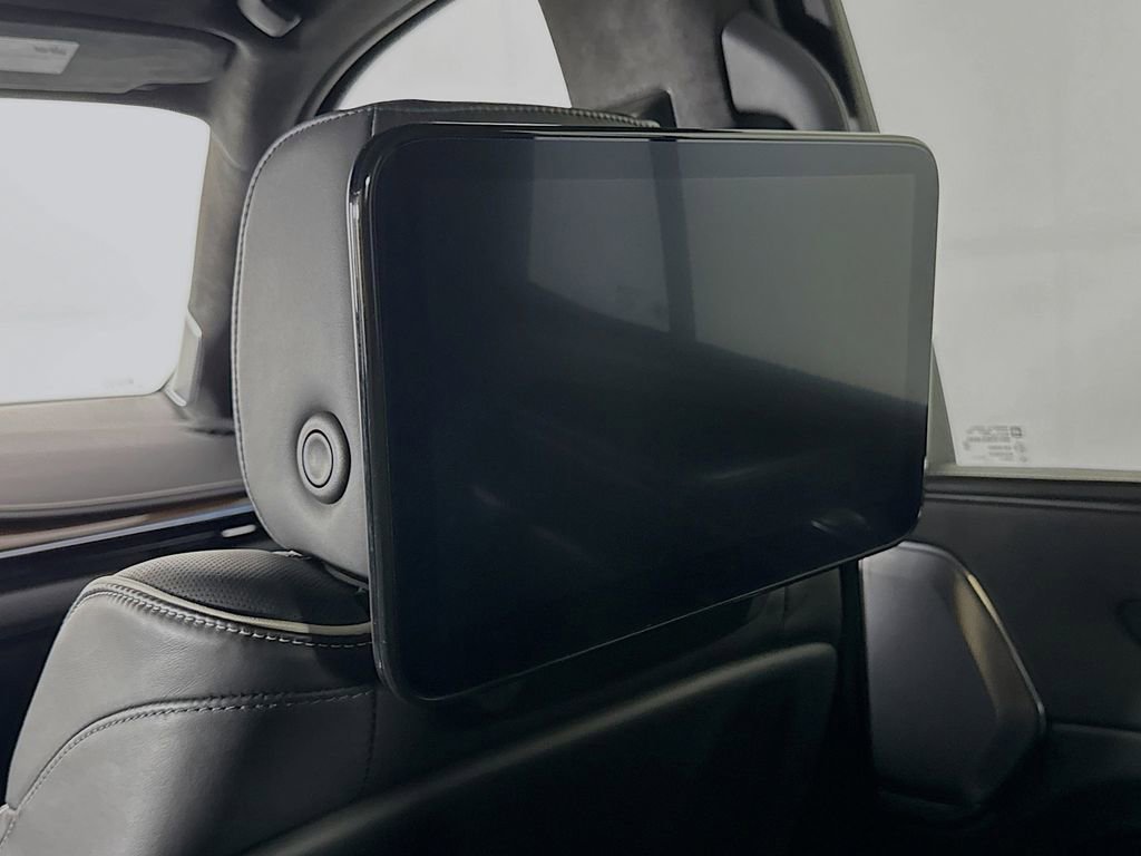 Used 2023 Cadillac Escalade Sport Platinum w/ LPO, ONYX Package image 32