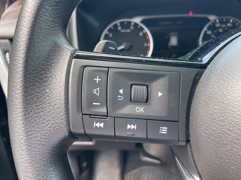 Used 2023 Nissan Rogue SV FWD image 8