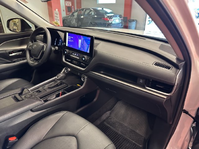 Certified 2024 Toyota Grand Highlander AWD image 17