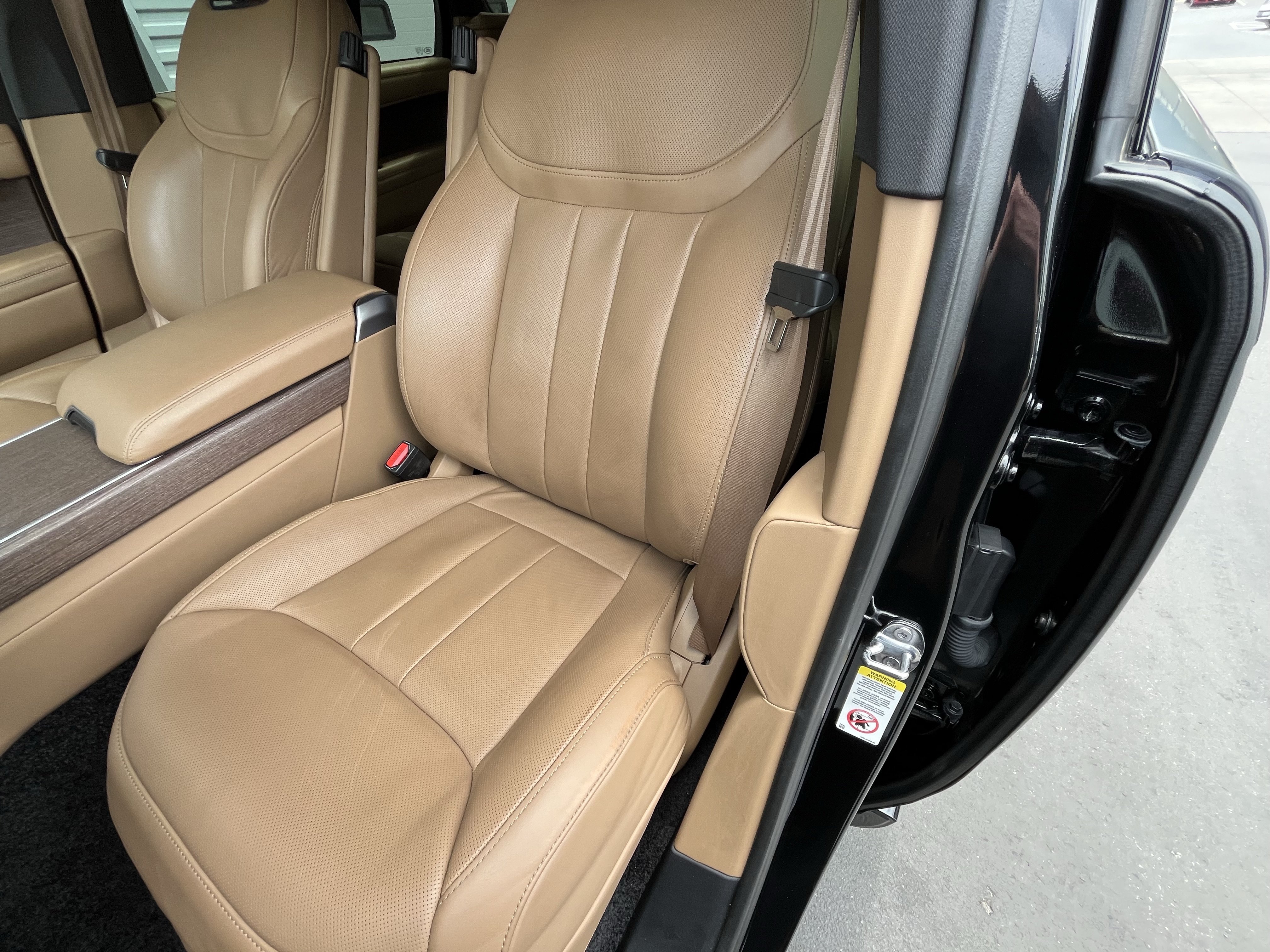 Certified 2024 Land Rover Range Rover SE AWD/4WD image 14