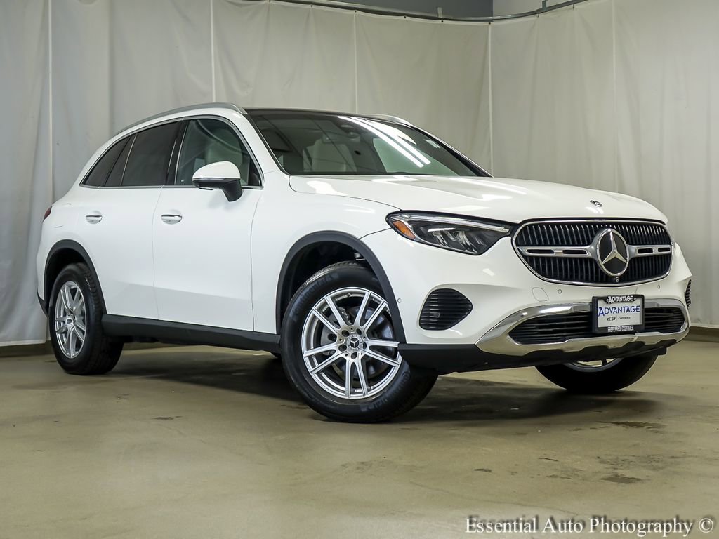 Used 2023 Mercedes-Benz GLC 300 4MATIC w/ Exclusive Trim Package image 2