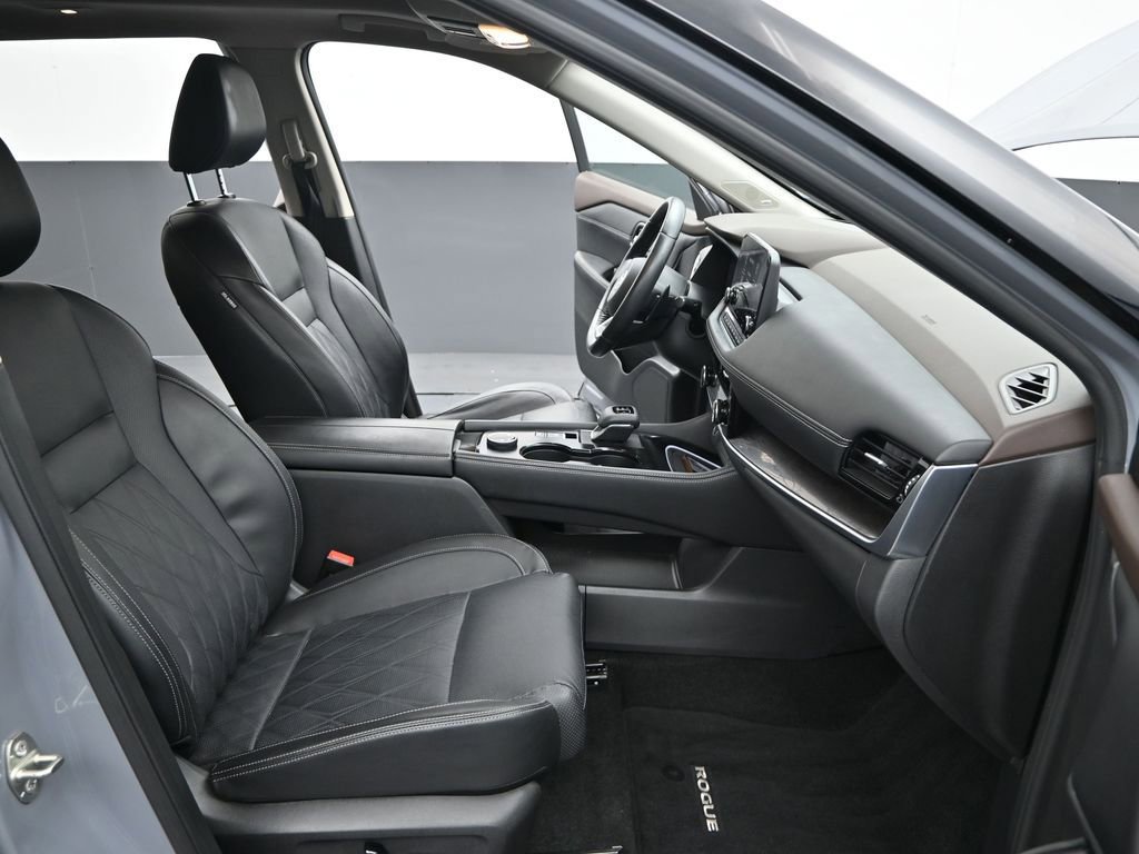 Used 2021 Nissan Rogue Platinum image 24
