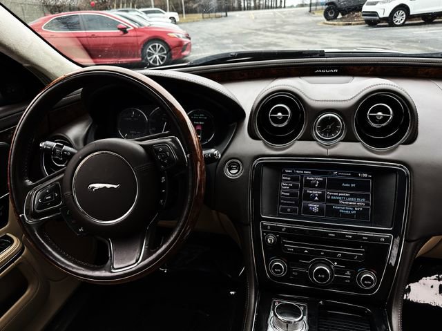 Used 2014 Jaguar XJ AWD image 15