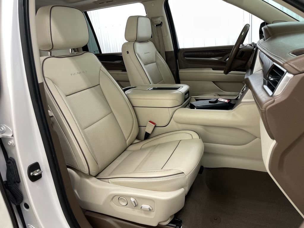 Used 2022 GMC Yukon XL Denali w/ Denali Premium Package AWD/4WD image 44