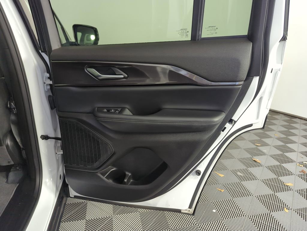 Used 2023 Jeep Grand Cherokee Altitude image 31