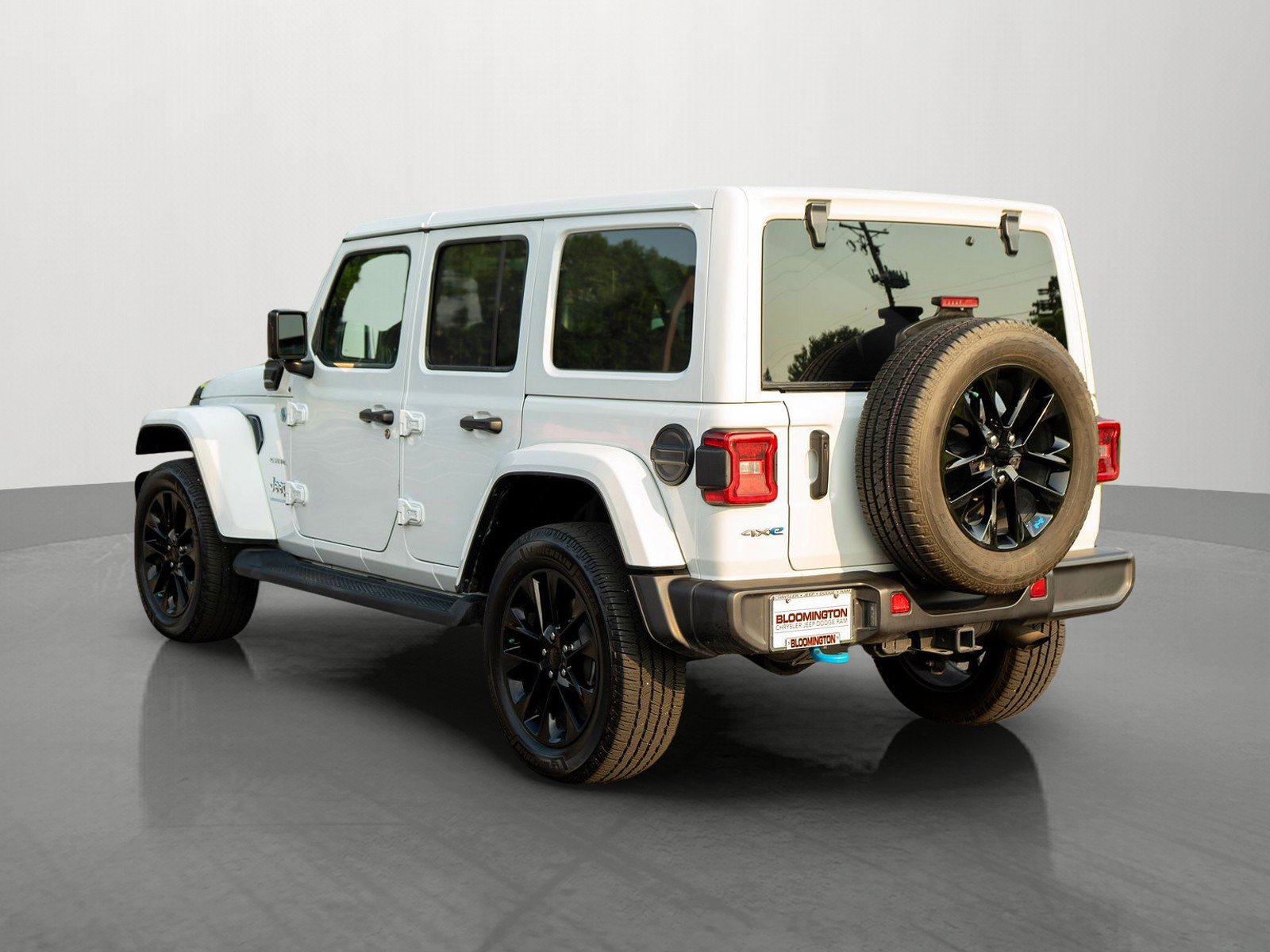 Used 2023 Jeep Wrangler Unlimited Sahara w/ Cold Weather Group AWD/4WD image 5
