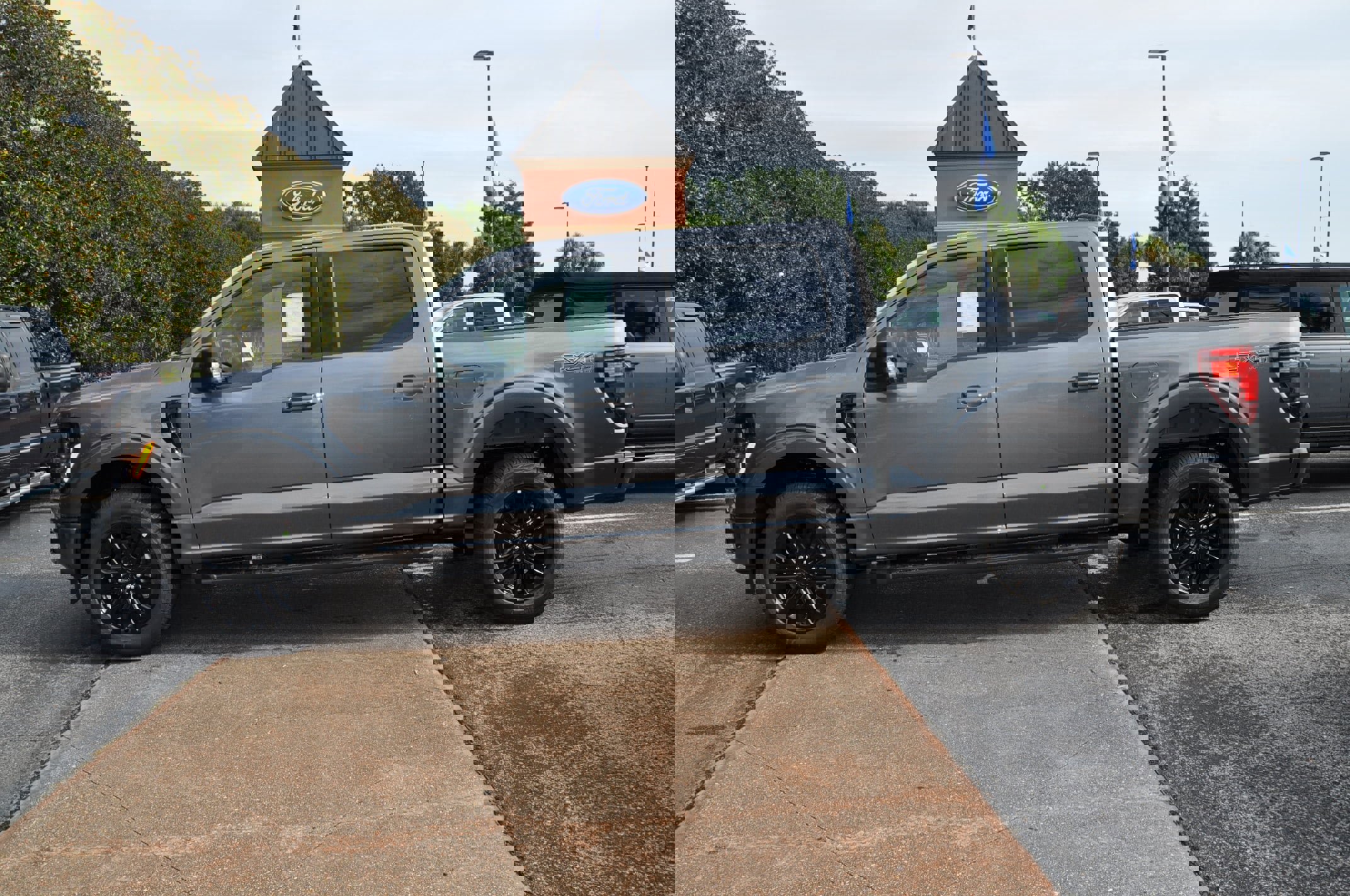 New 2025 Ford F150 XLT w/ Equipment Group 302A MID image 2