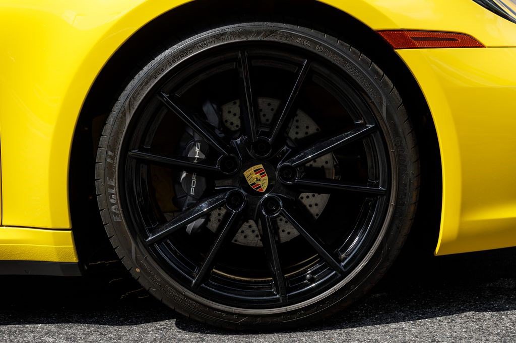 Used 2022 Porsche 911 Carrera RWD image 32