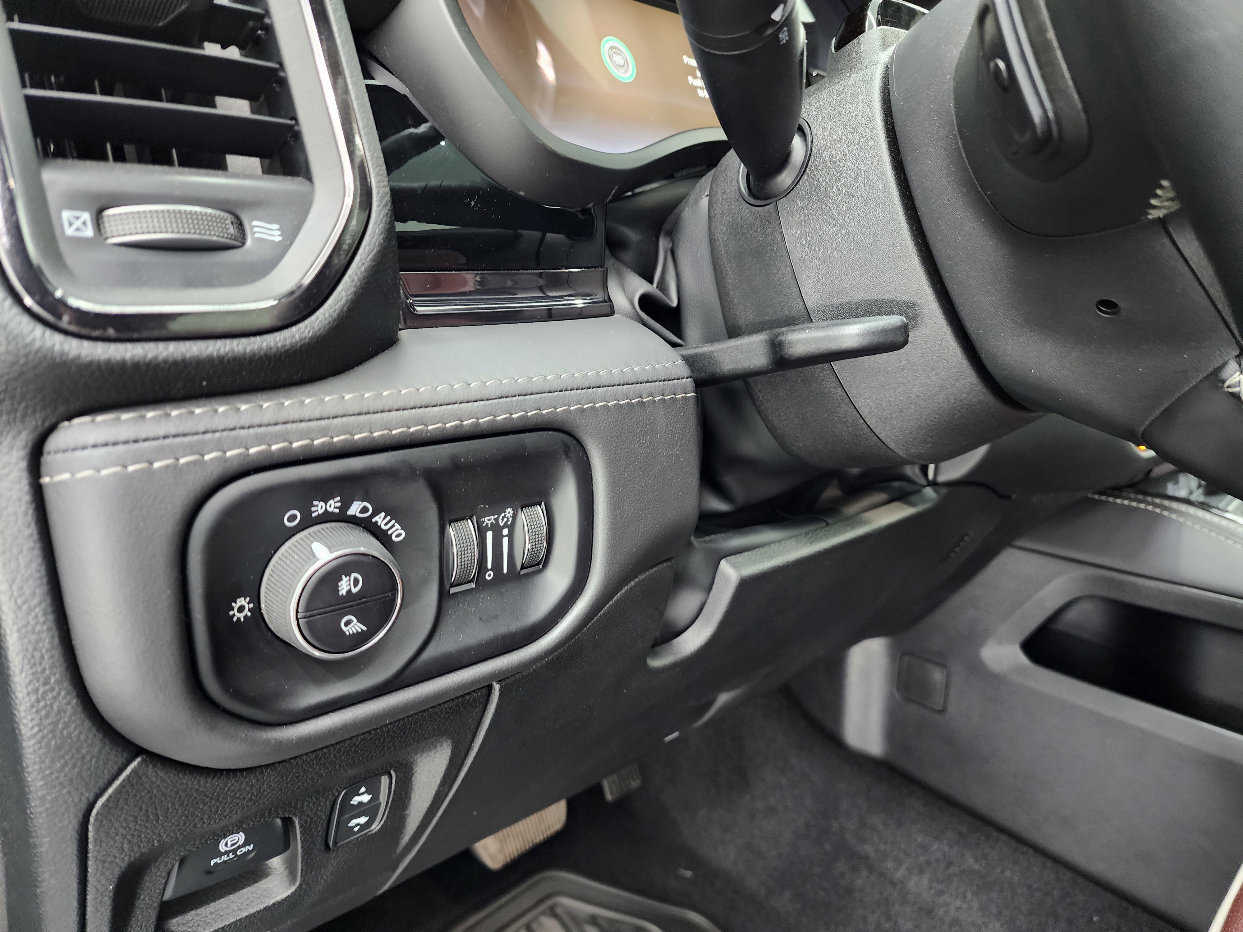 Used 2025 RAM 1500 Limited AWD/4WD image 44