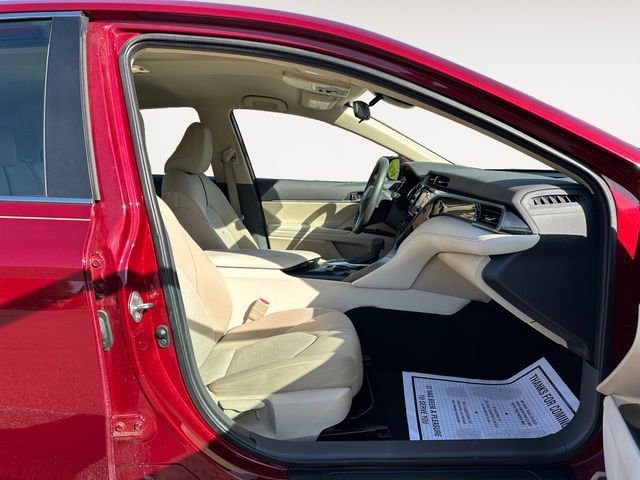 Used 2020 Toyota Camry LE image 15